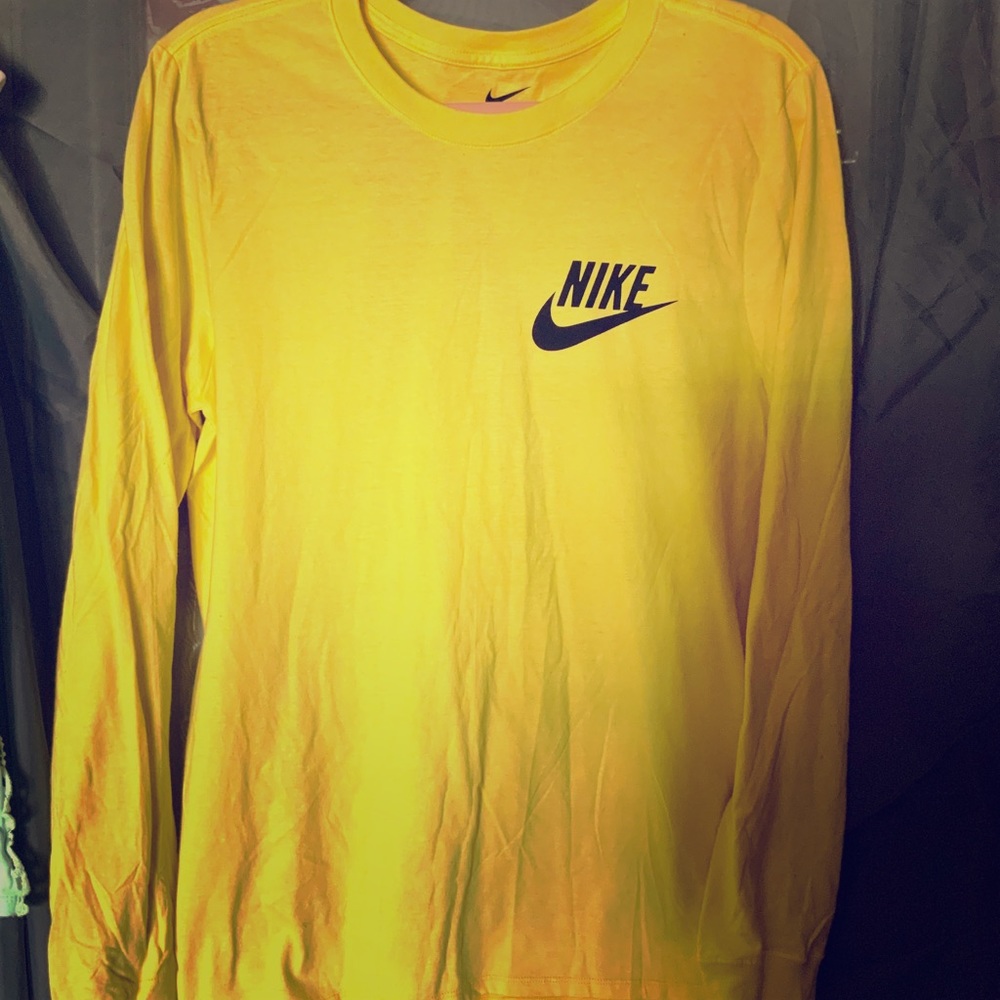 NWT Mens Nike Shirt